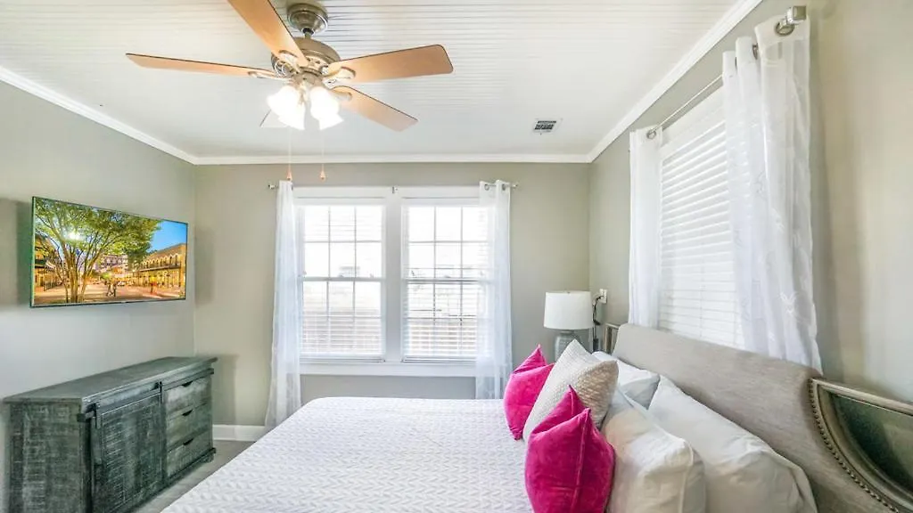 Sun Swept - 1B Downtown Pensacola Home United States
