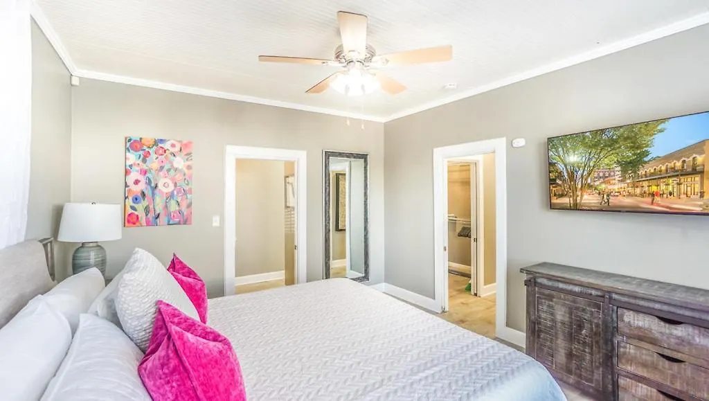 Holiday home Sun Swept - 1B Downtown Pensacola Home
