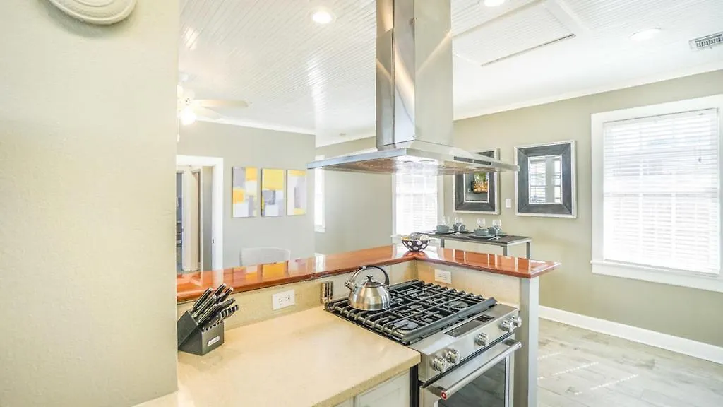 Sun Swept - 1B Downtown Pensacola Home Holiday home